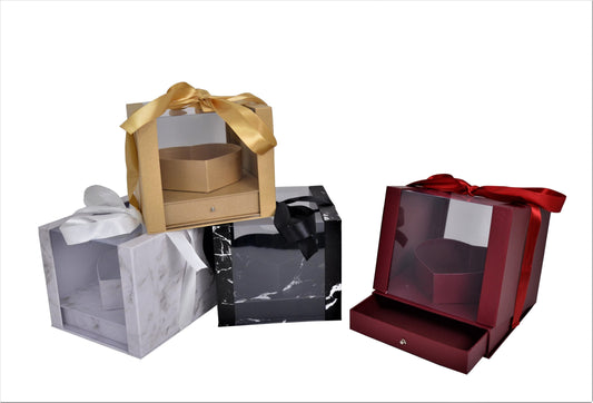 Cutie patrata cu suport interior tip inima, capac transparent si sertar