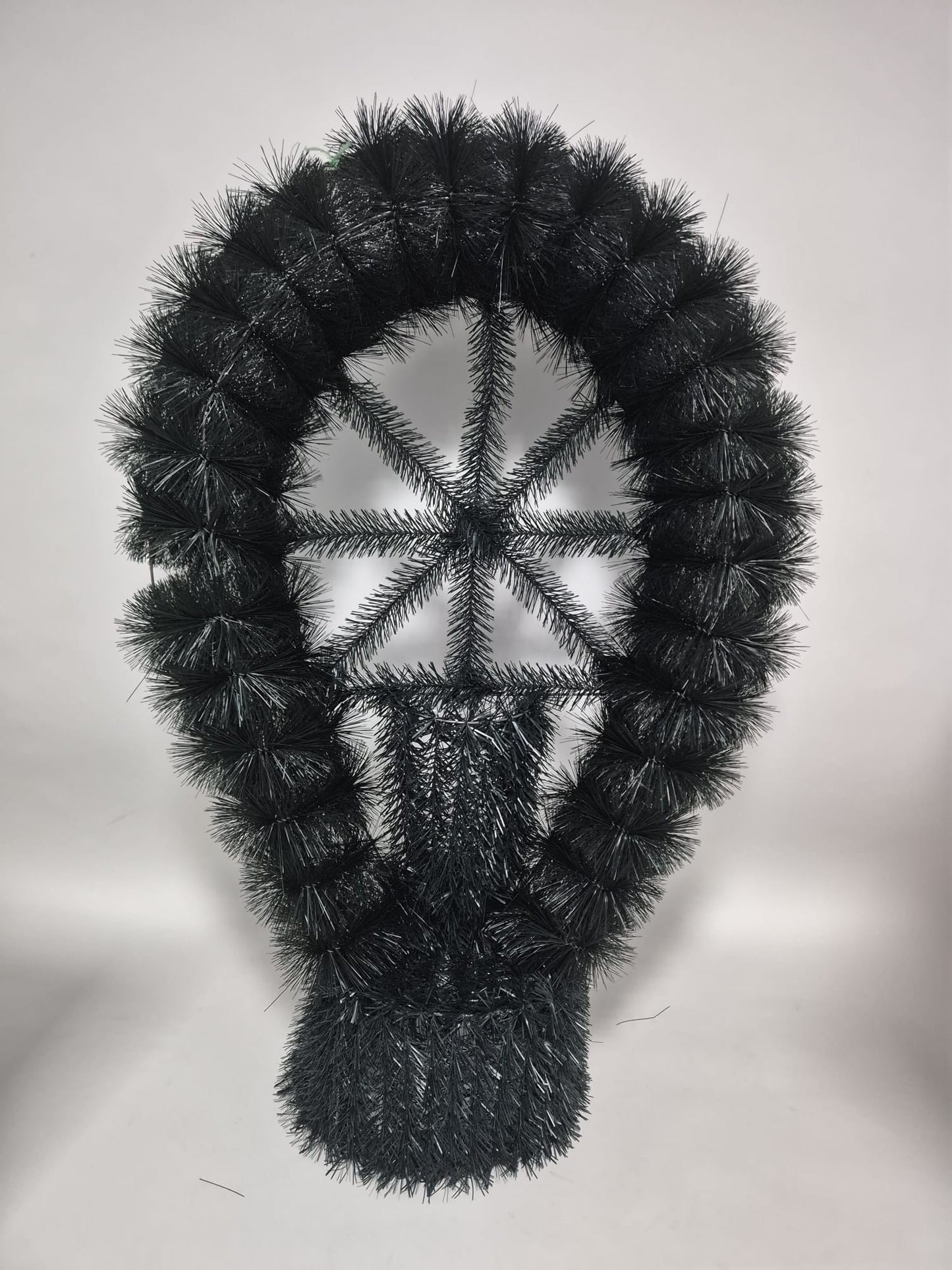 Coroana Funerara Brad Artificial Tip Lacrima Intoarsa cu Picior Fara Flori H 90 cm